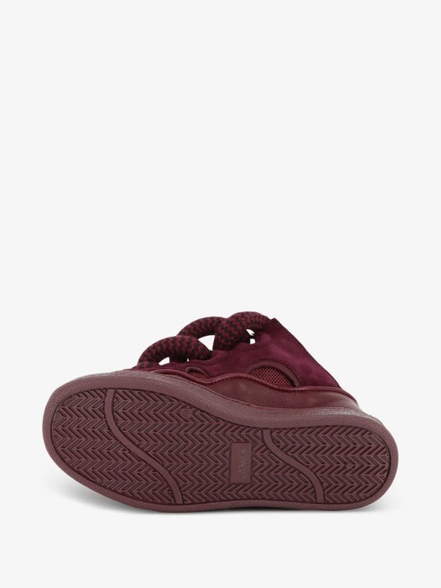 Sneakers Curb