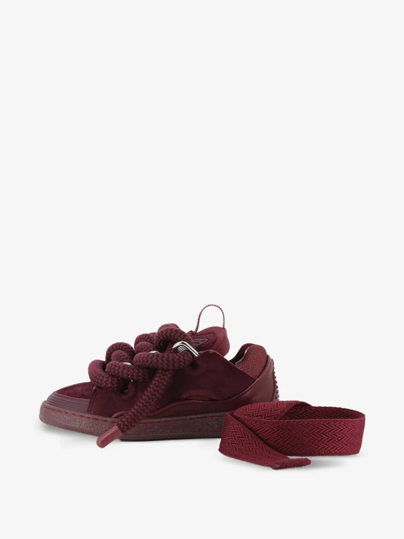 Sneakers Curb