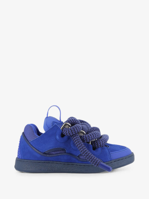 Sneakers Curb