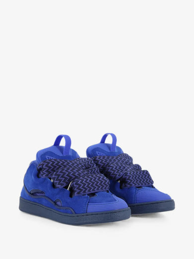 Sneakers Curb