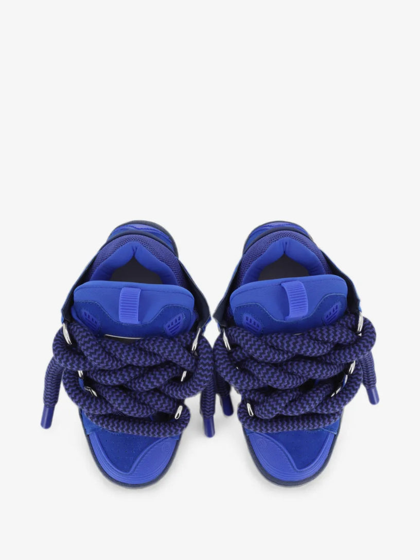 Sneakers Curb
