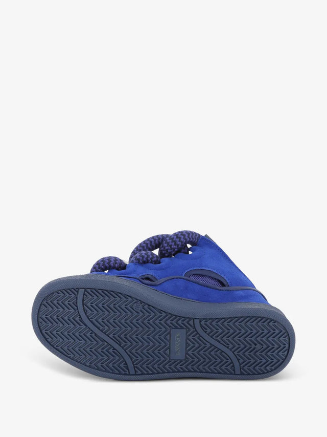 Sneakers Curb