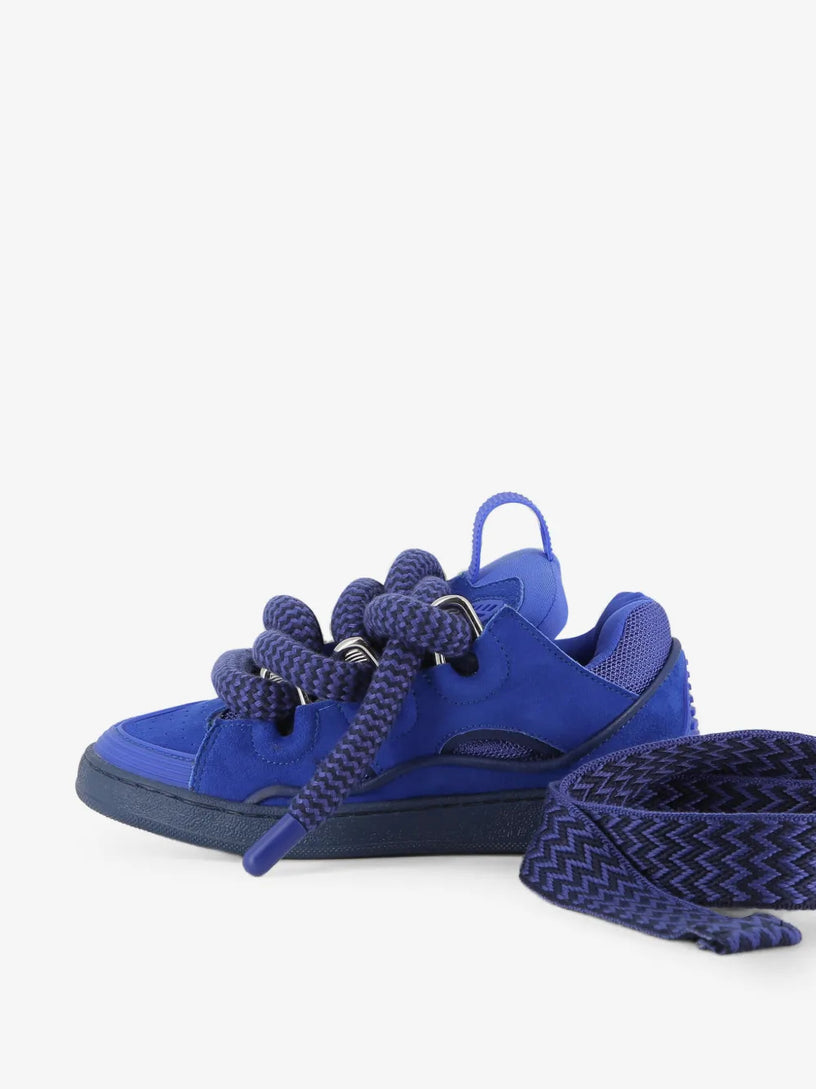 Sneakers Curb