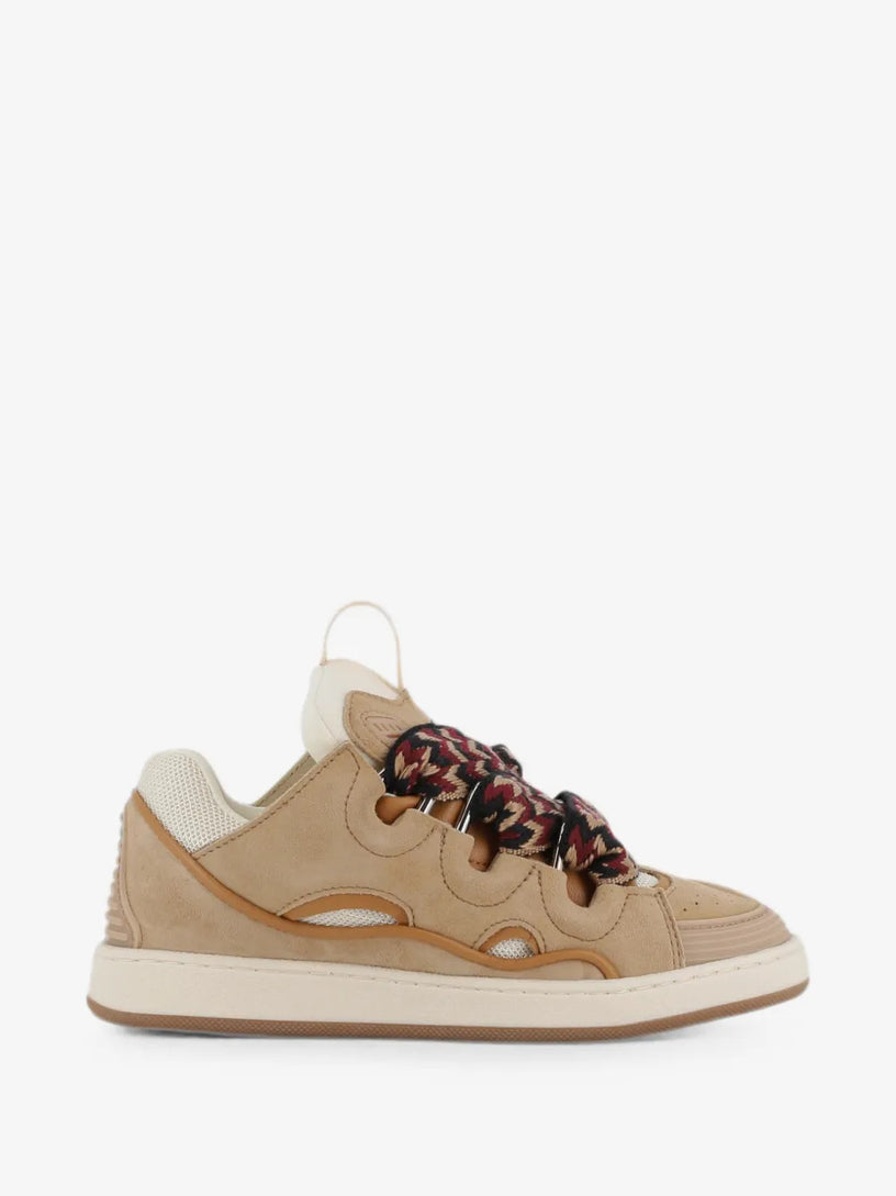 Sneakers Curb