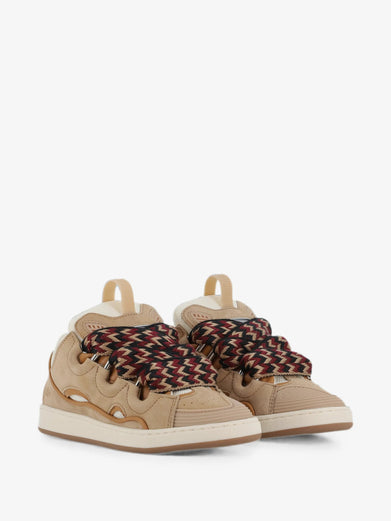 Sneakers Curb