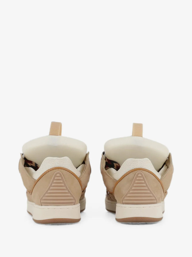 Sneakers Curb