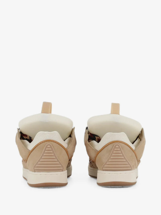 Sneakers Curb