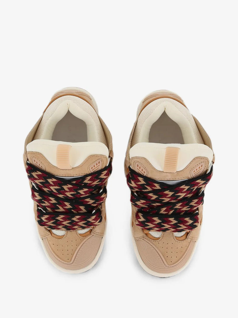 Sneakers Curb
