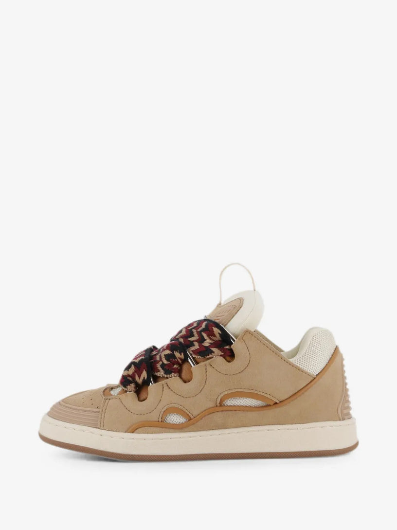 Sneakers Curb