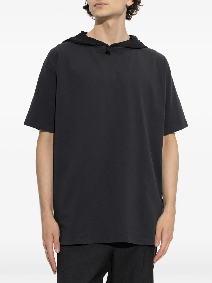 T-shirt con cappuccio