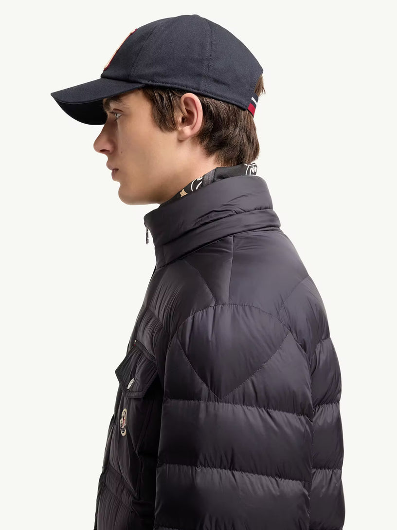 Piumino corto Verith con cappuccio