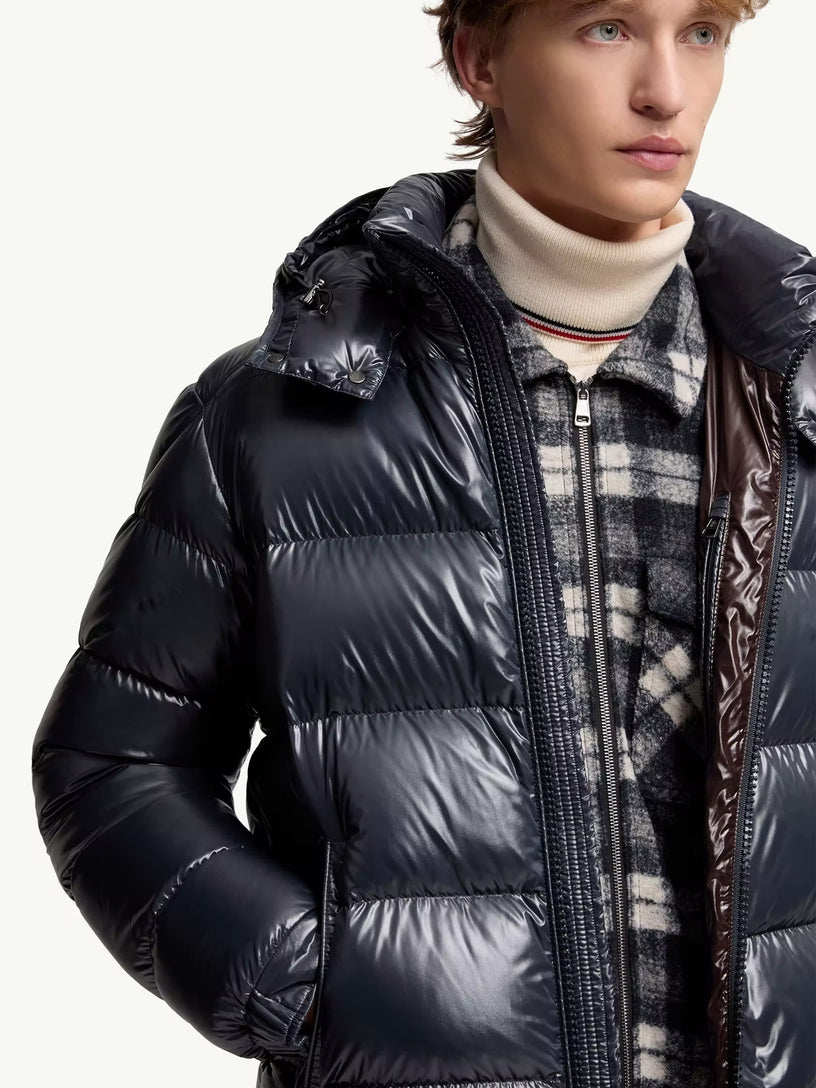 Piumino corto Moncler Maya con cappuccio