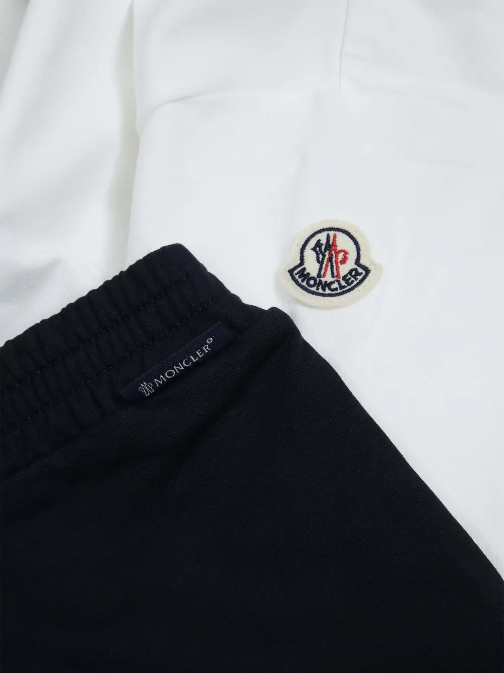 Set di tuta con logo