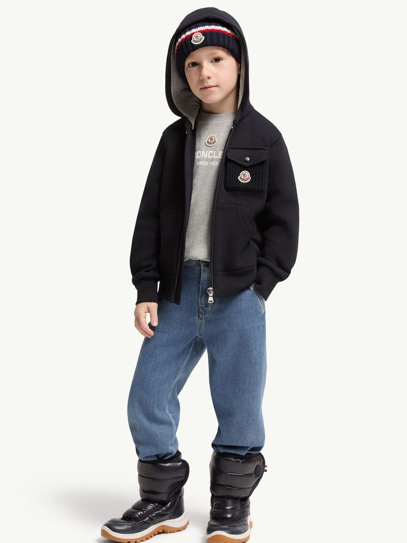 Felpa con patch logato, zip e cappuccio