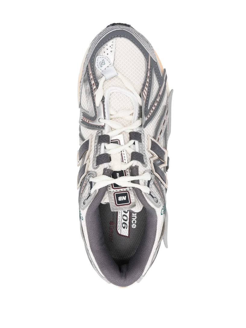 Sneakers 1906