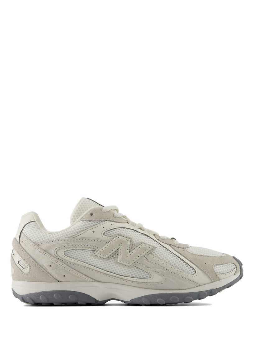 204L Sneakers