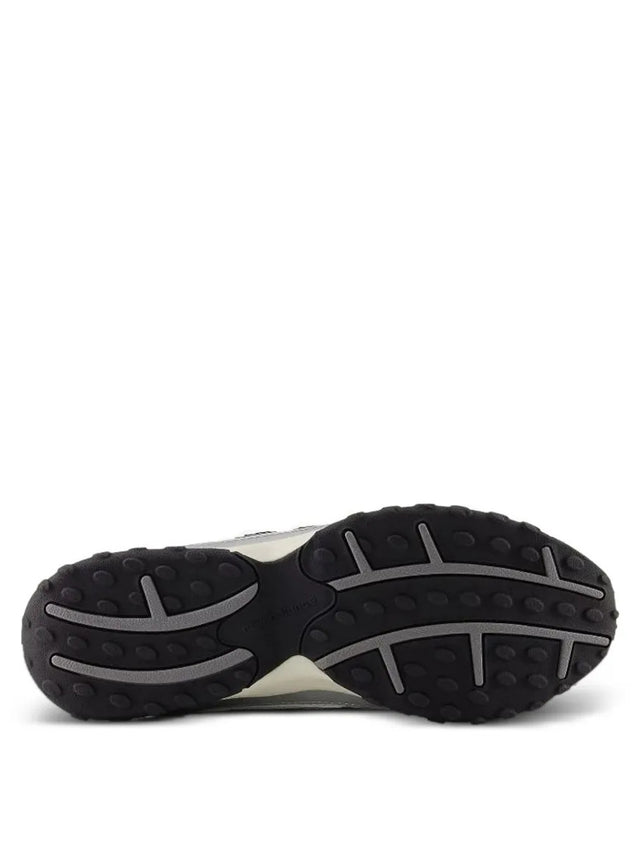 204L Sneakers