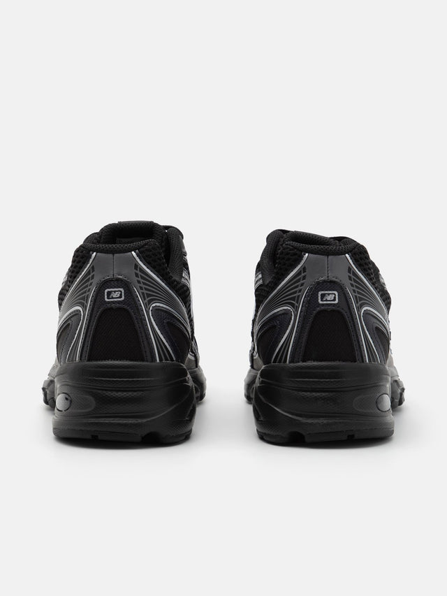 740 Sneakers