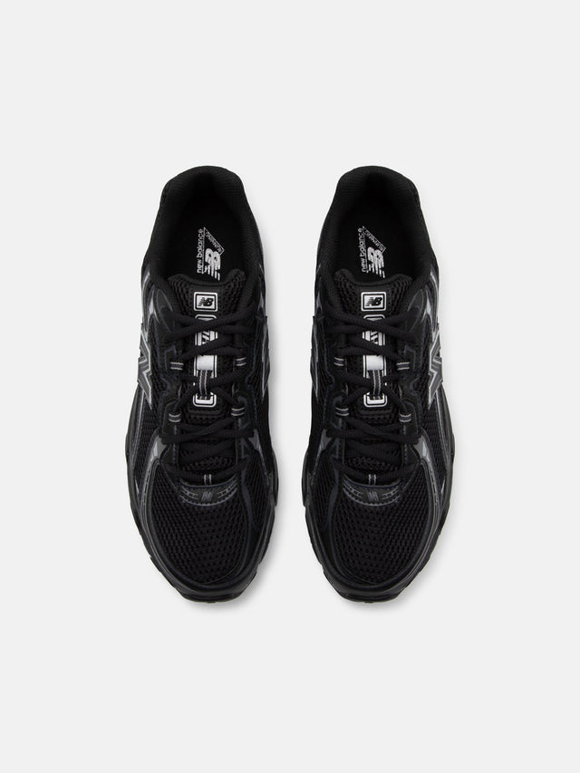 740 Sneakers