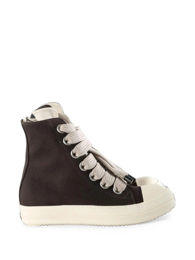 Jumbolace sneaks
