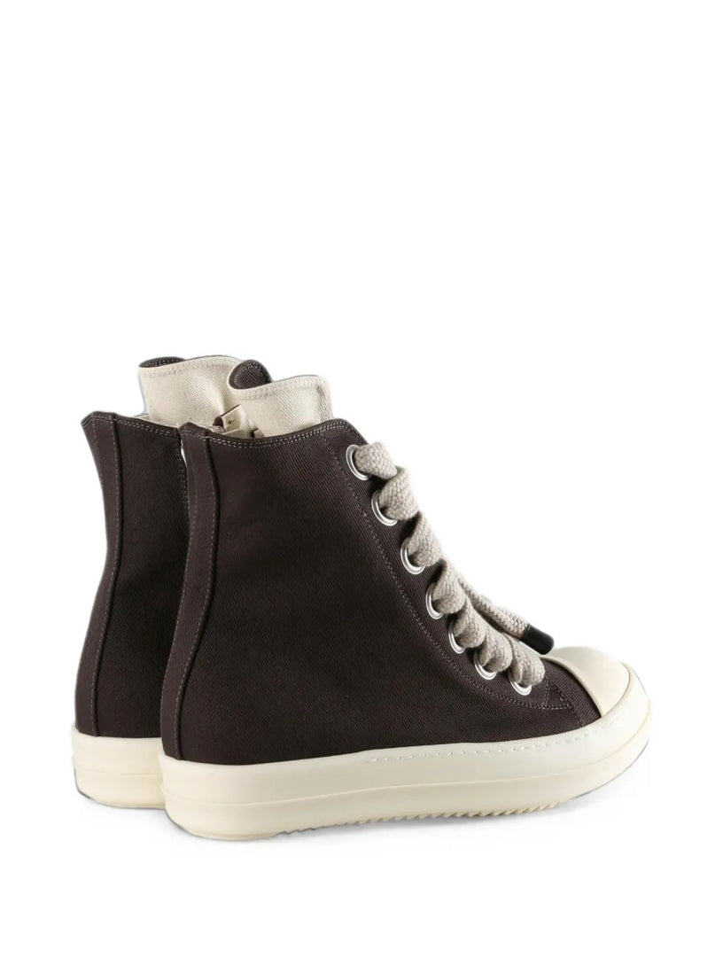 Jumbolace sneaks