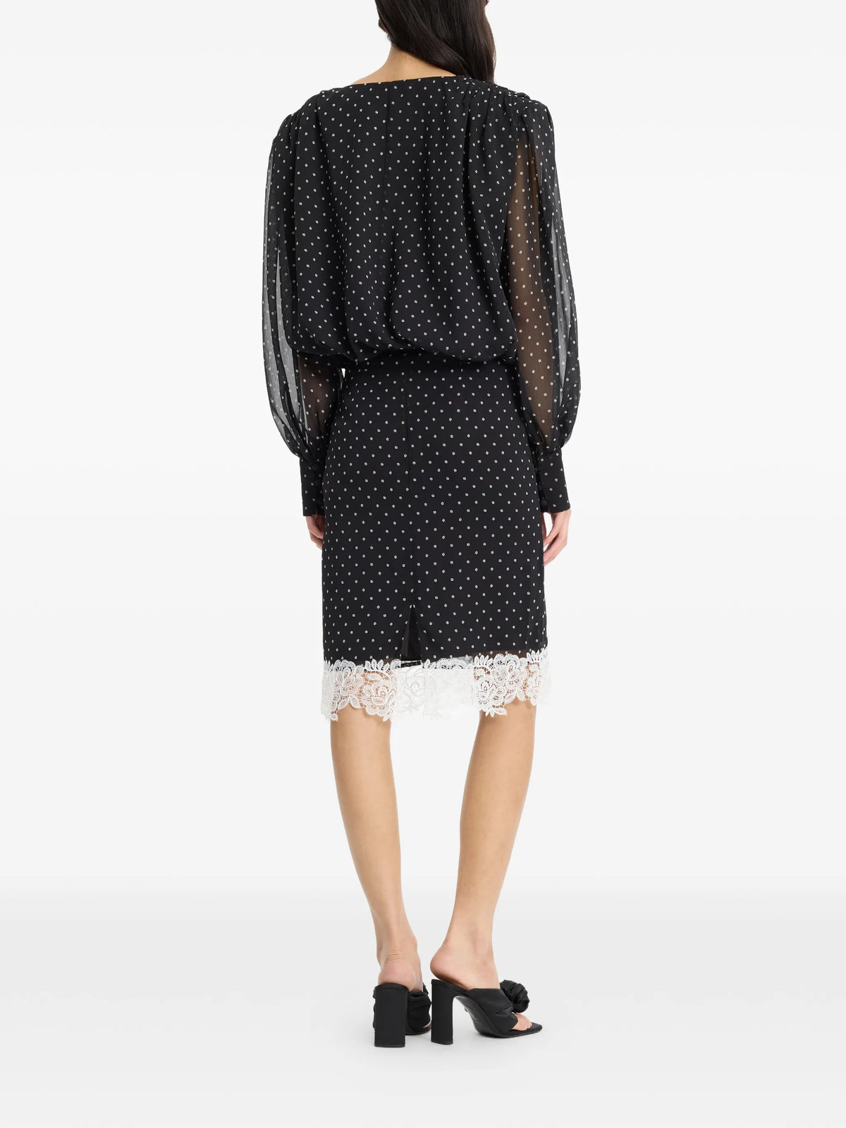 Blusa a maniche lunghe arricciate