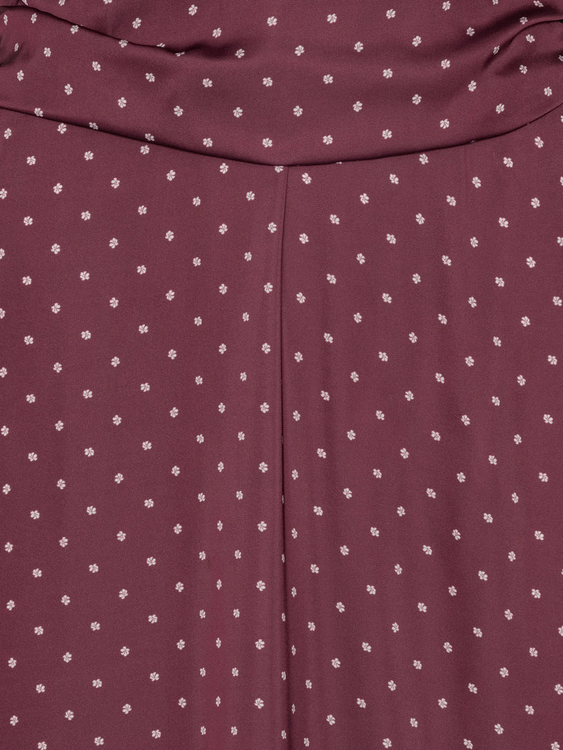 Abito con scollo all'americana
