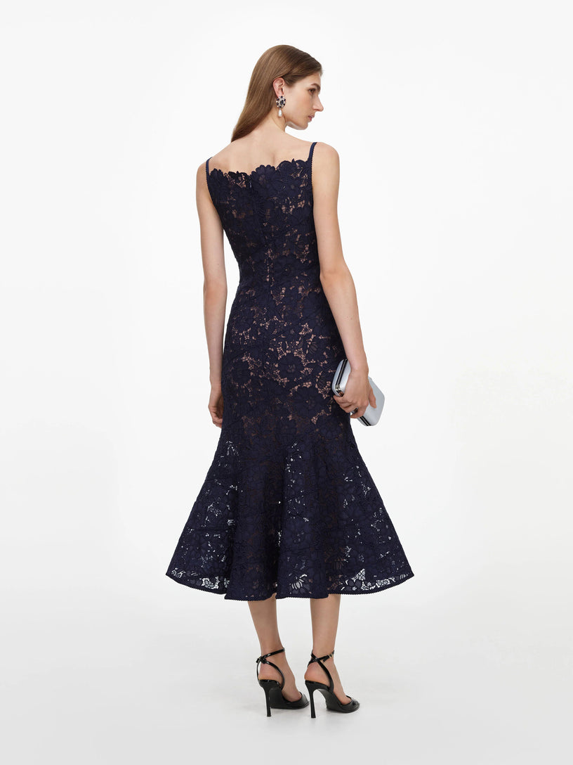 Abito midi con pizzo a spirale