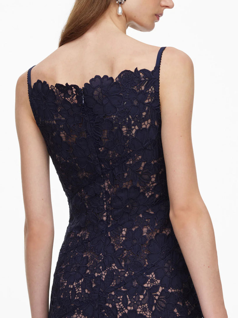 Abito midi con pizzo a spirale