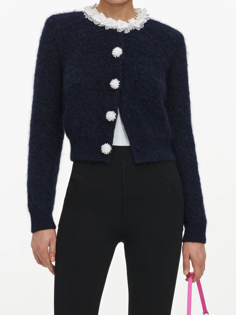 Maglione con fiori e rifiniture in perle