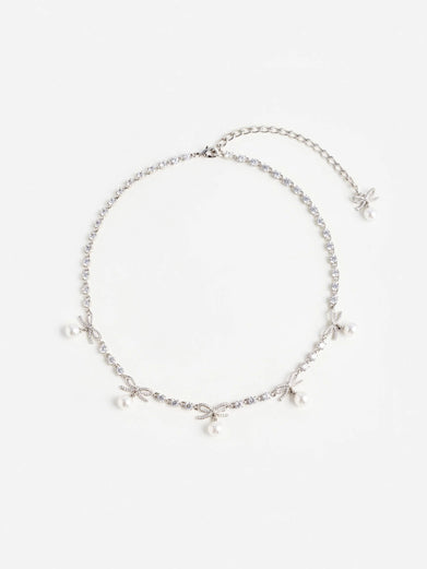 Collana con ciondolo a forma di fiocco di cristallo e perla