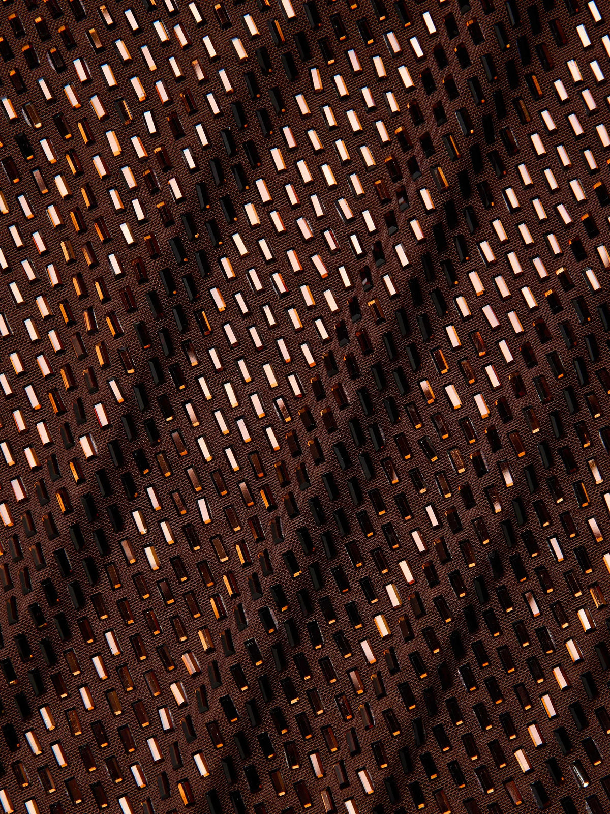 Abito lungo con strass e spalline incrociate sulla schiena