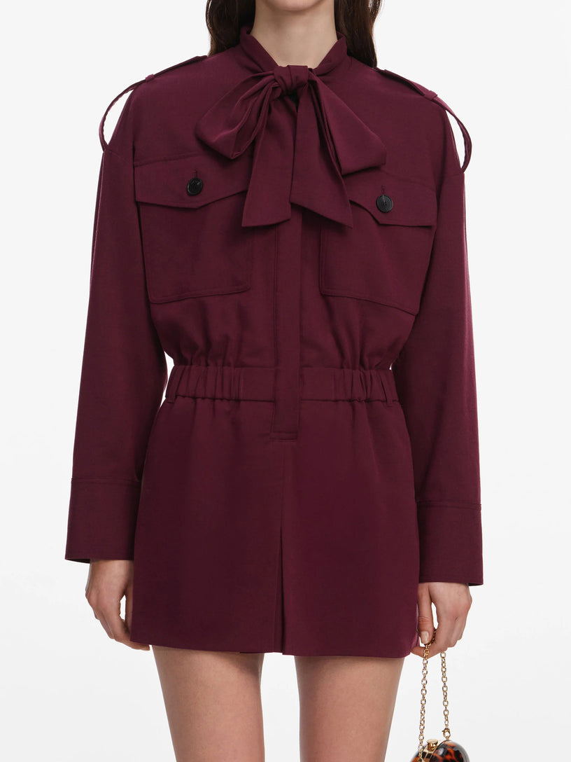 Tutina corta in twill con fiocco al collo