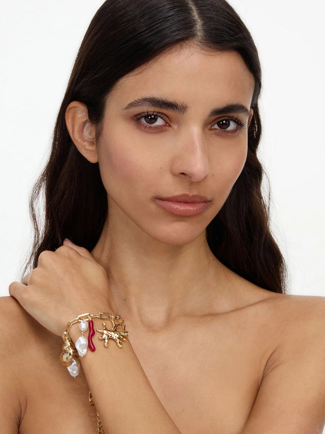 Bracciale con ciondoli in corallo dorato e perla