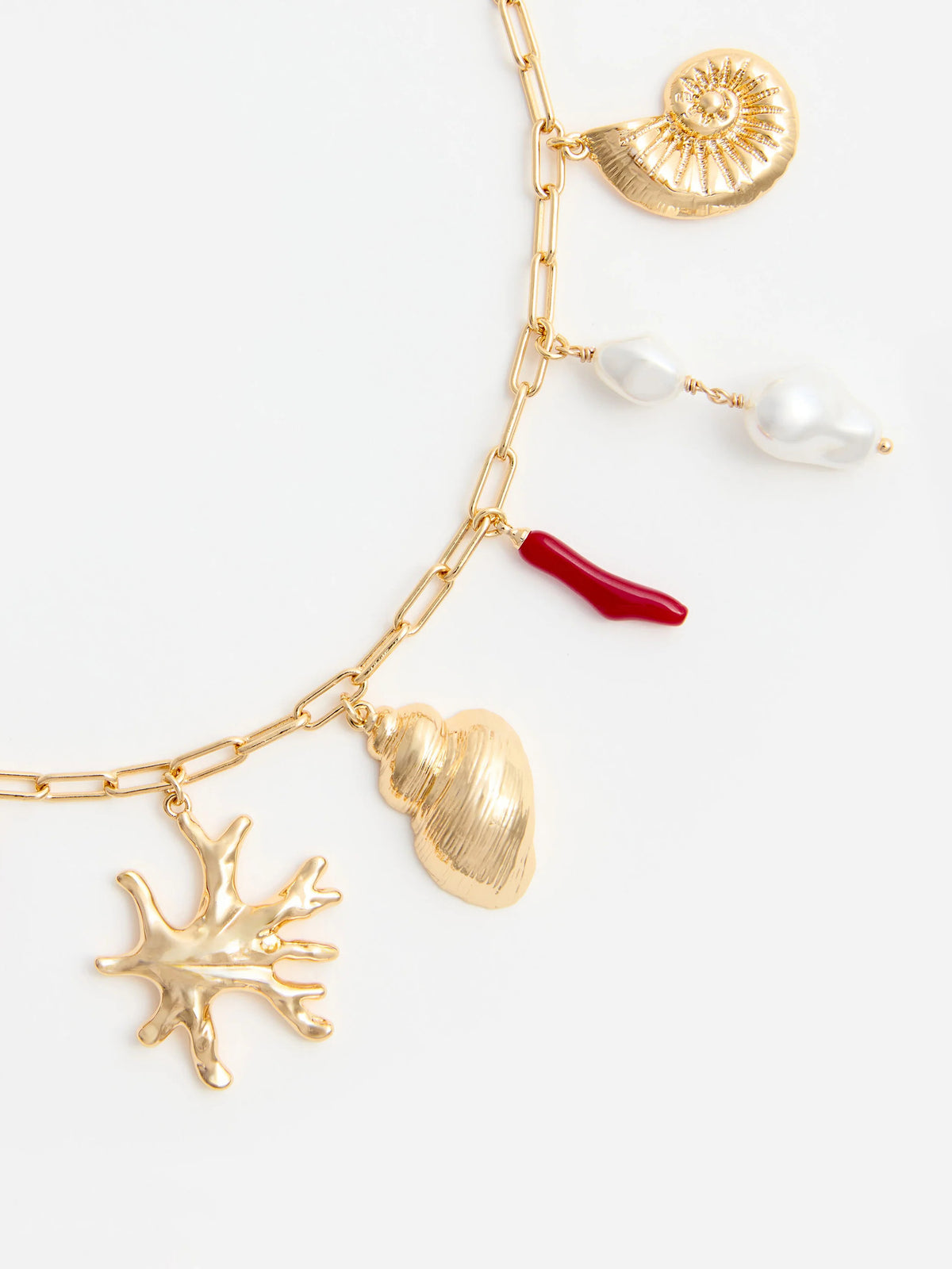 Collana con ciondolo in perla di corallo dorato