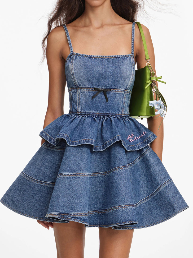 Mini abito svasato in denim con peplo
