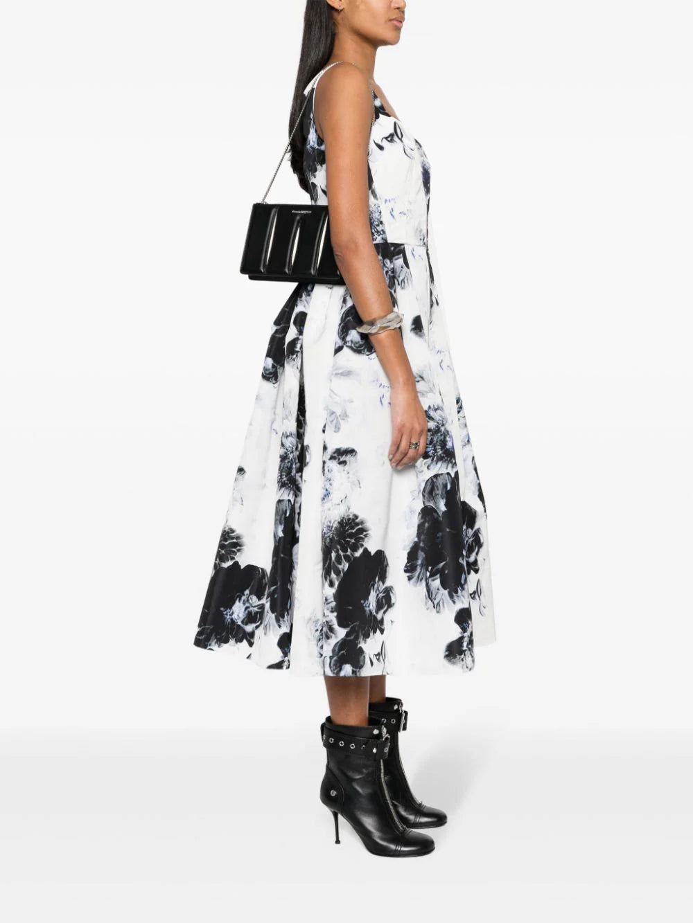 Slash clutch in black