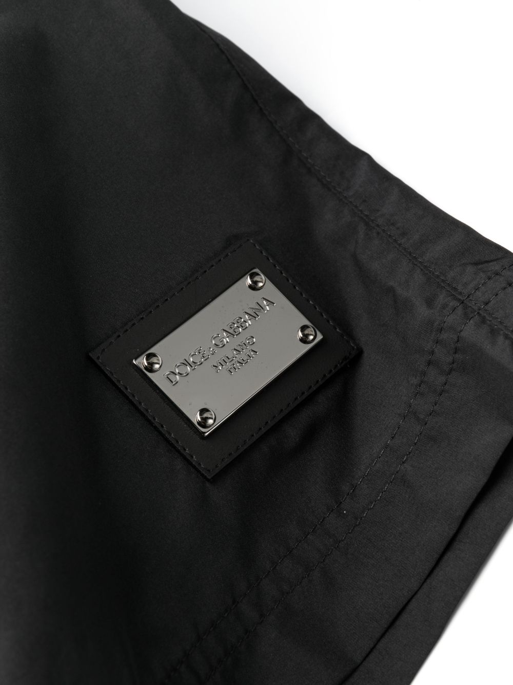 Mid-length swim trunks with branded plate
