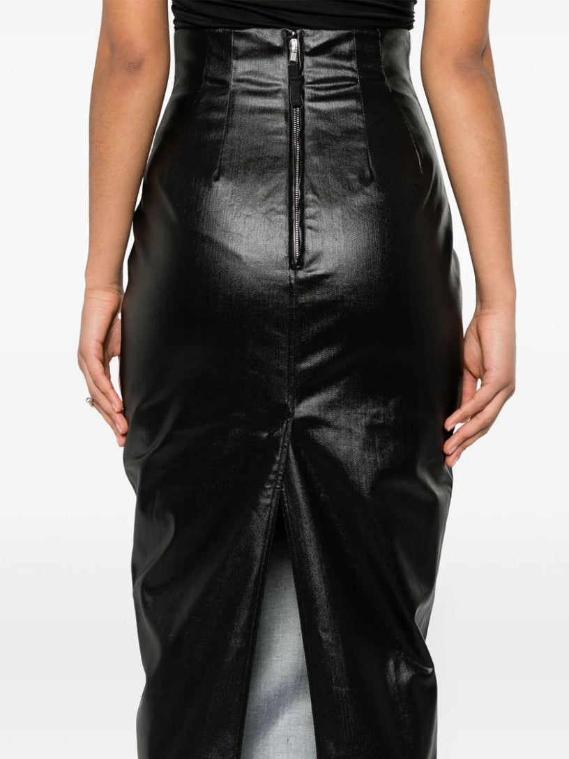 Dirt pillar in blackl coated stretch denim