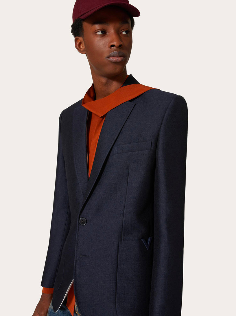 Jacket with rubberised V Detail