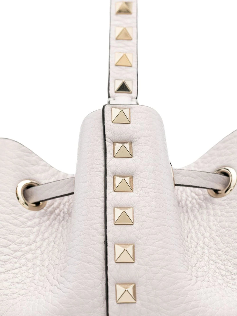 Rockstud bucket bag in grained calfskin