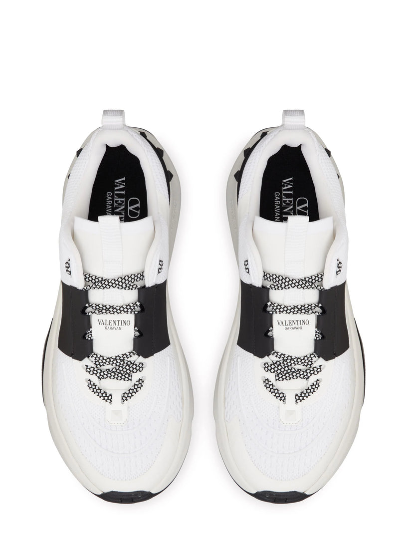 True Act low-top trainers