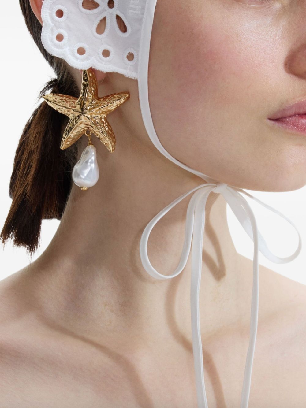 Pearl earrings with starfish in speckled gold