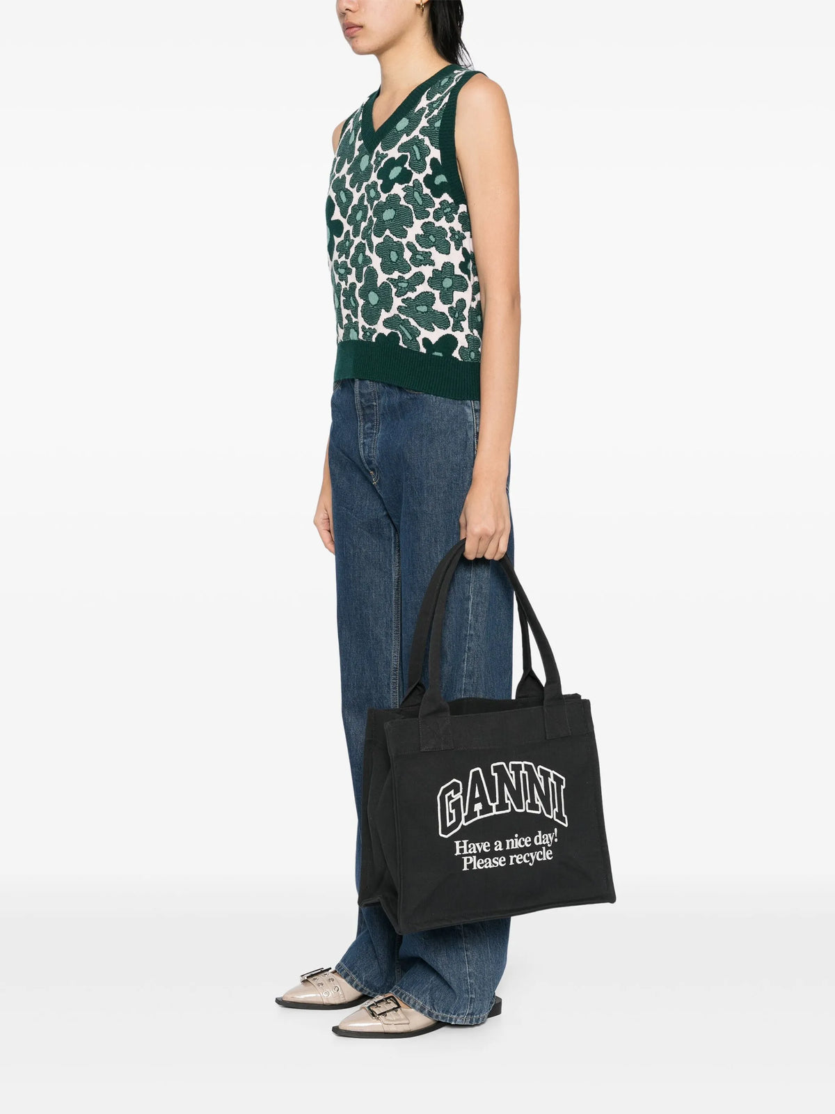 Tote bag with embroidery