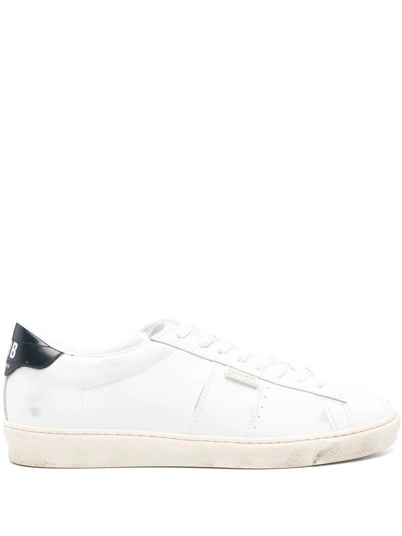 Matchstar in white leather with dark blue leather heel tab