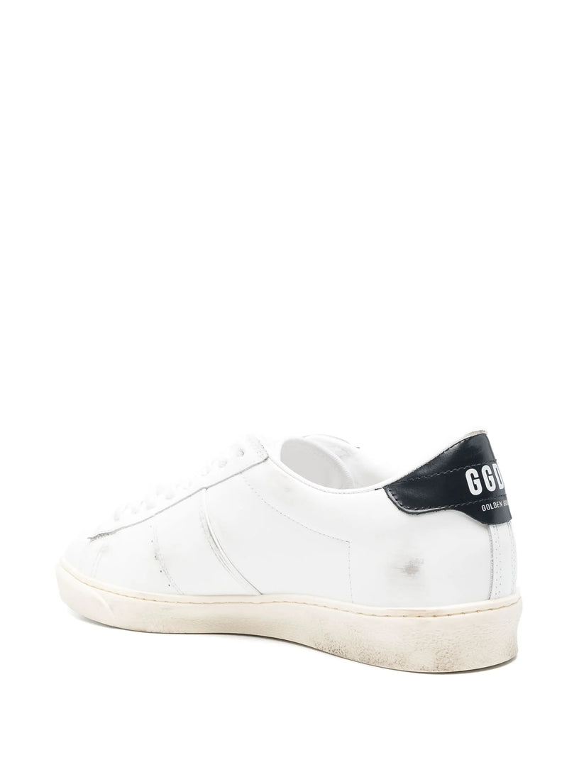 Matchstar in white leather with dark blue leather heel tab