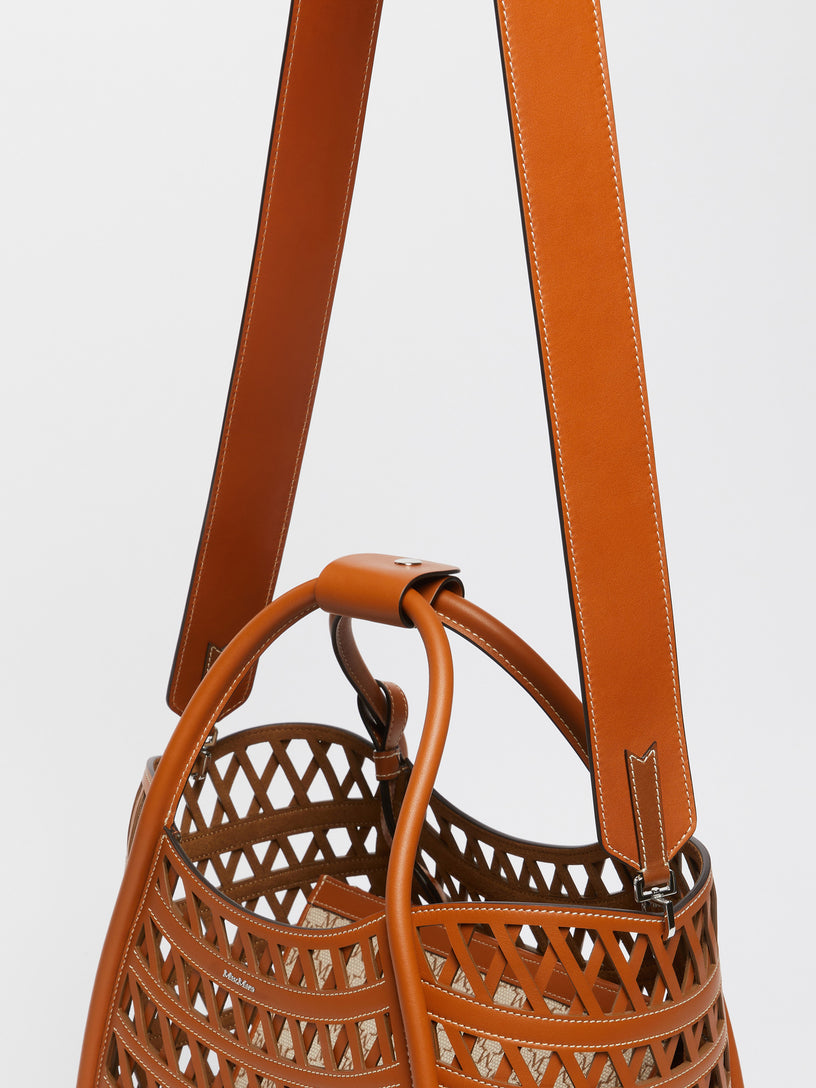 Marine small bag in woven leather