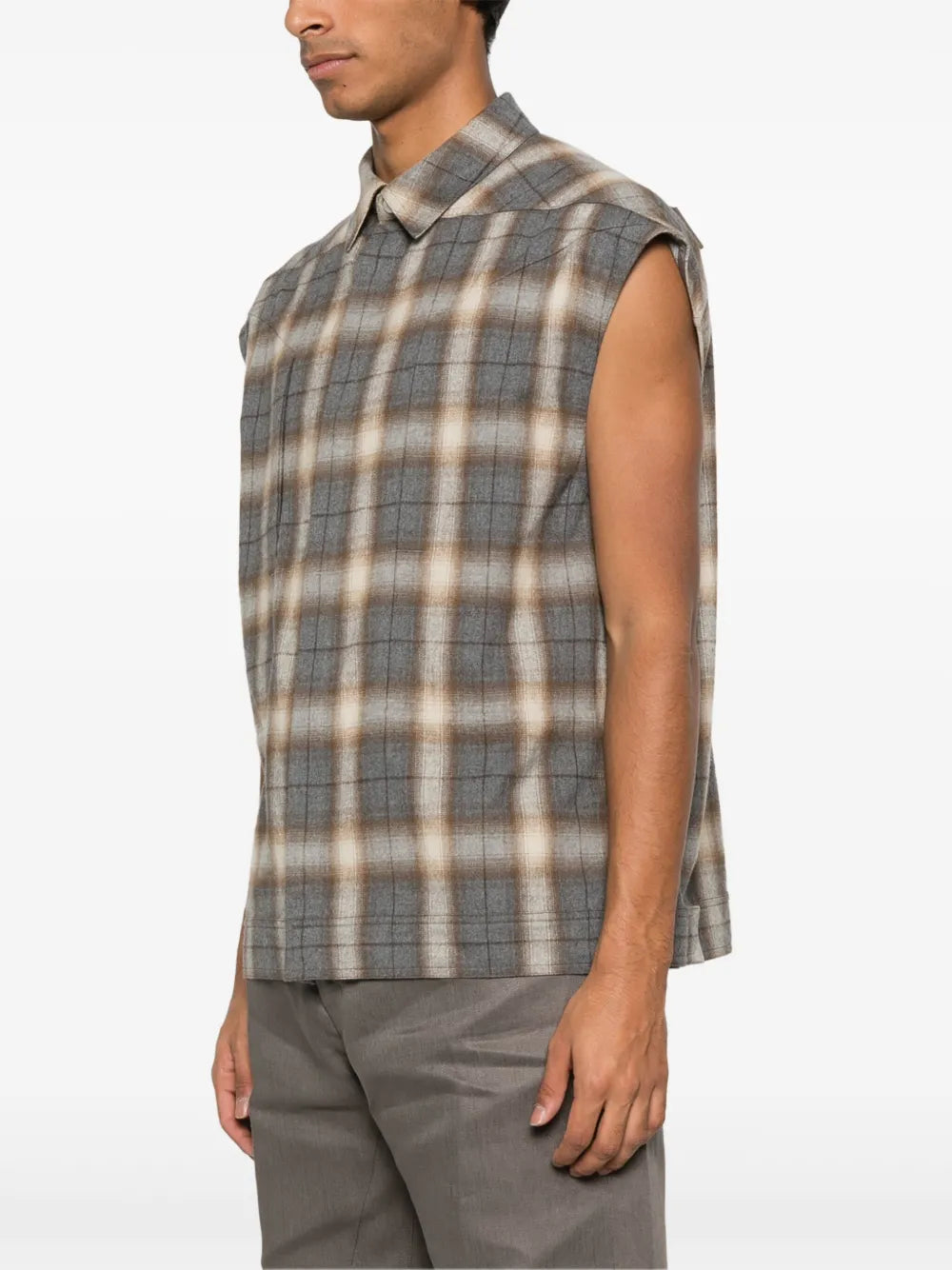 Sleeveless jumbo outershirt