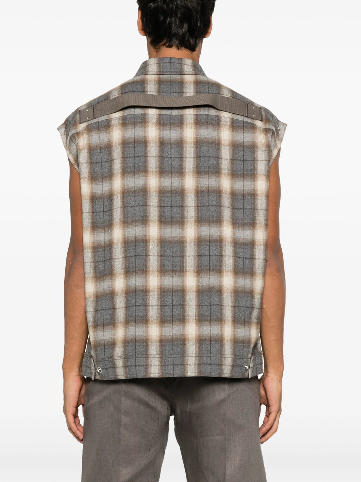 Sleeveless jumbo outershirt