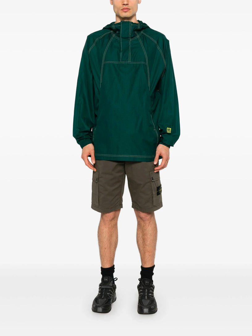 Bermuda shorts with badge